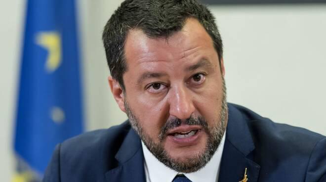 Dimissioni Agnelli, Salvini punge la Juve: "Tutti a casa: stanotte si dorme lo stesso?"