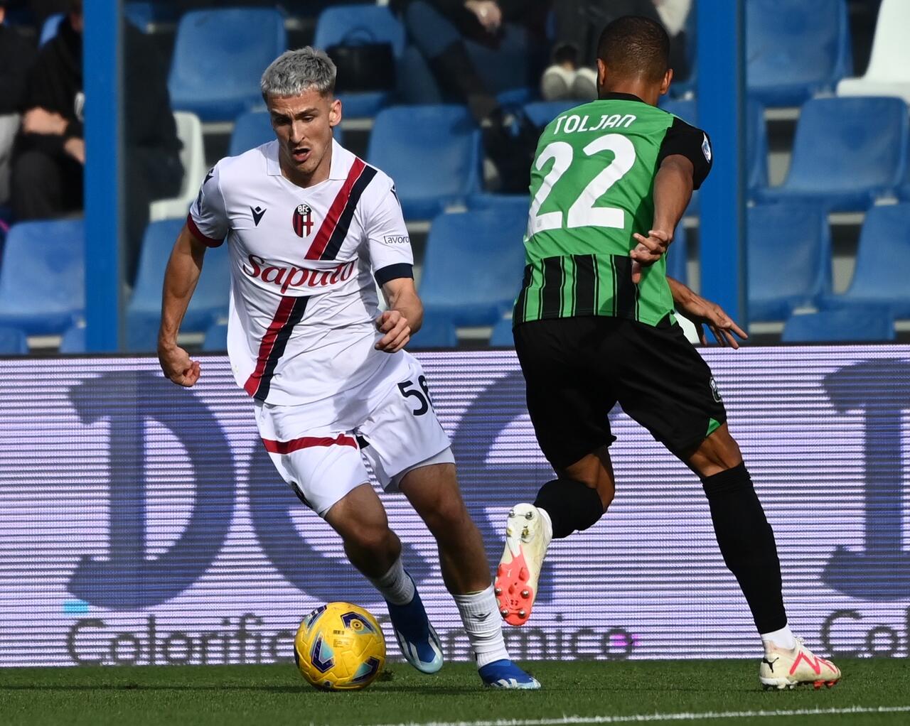 Alexis Saelemaekers e Jeremy Toljan