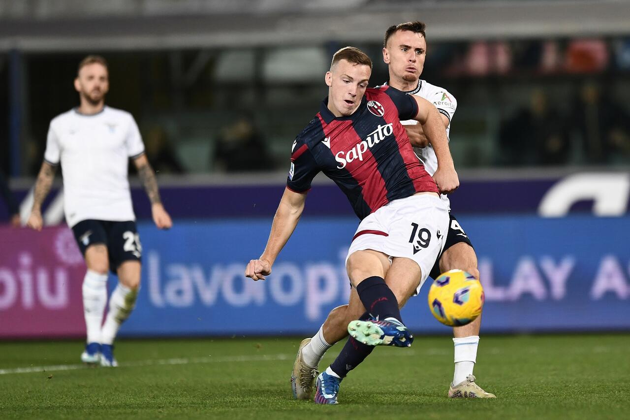Lewis Ferguson realizza il gol alla Lazio