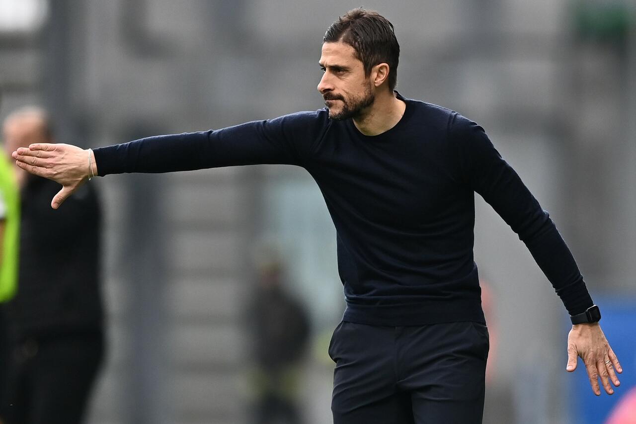 Dionisi dà indicazioni ai suoi 