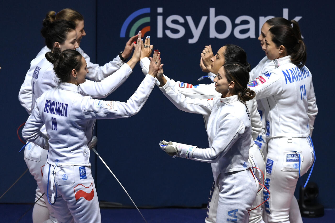 Le ragazze della squadra femminile di spada 