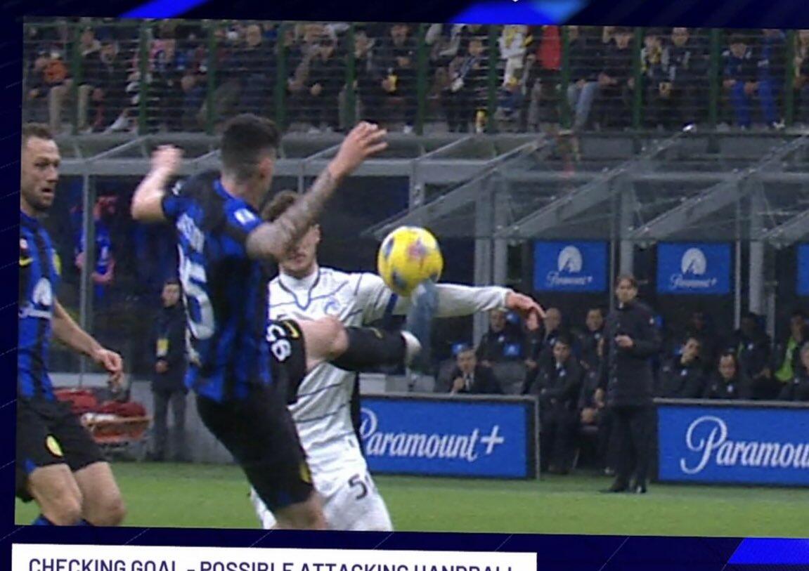Fallo di mano di Miranchuk