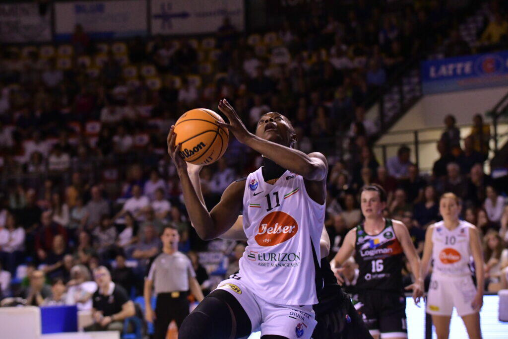 Apu Udine Woman