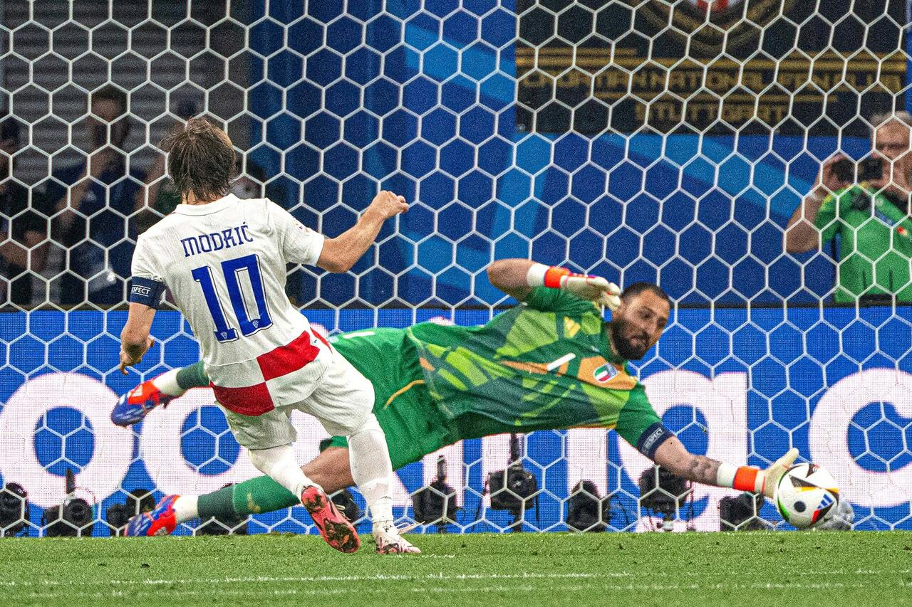 Luka Modric e Gianluigi Donnarumma