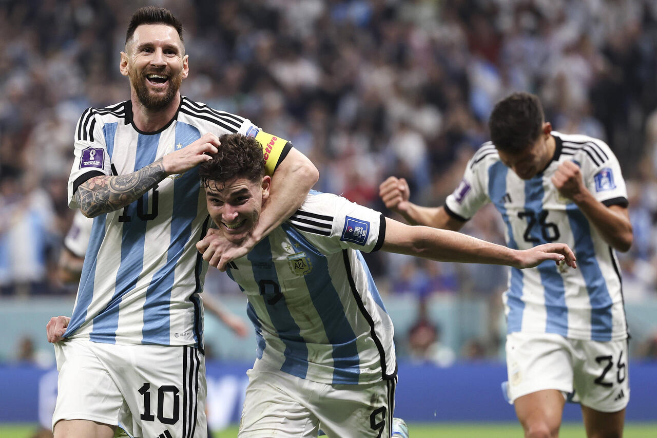 Lionel Messi e Julian Alvarez