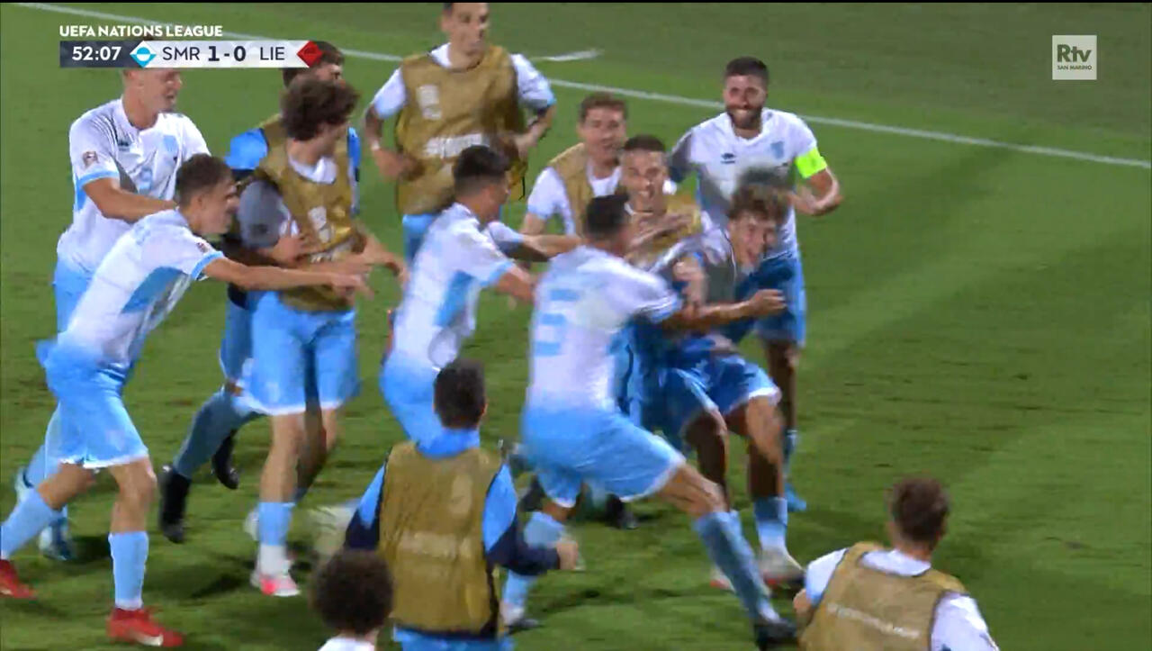 Nicko Sensoli festeggiato dopo il gol al Liechtestein