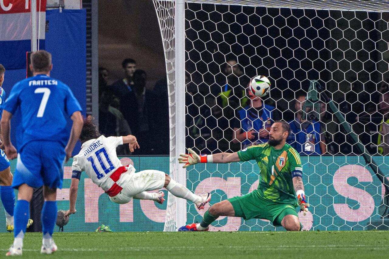 Luka Modric e Gianluigi Donnarumma