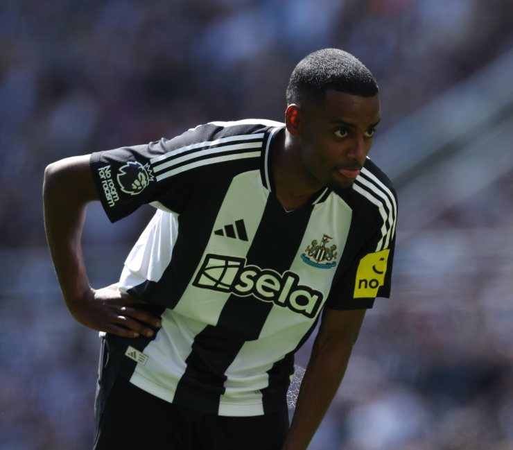 Alexander isak in maglia Newcastle